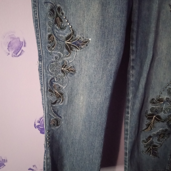 Ethyl Jean Crop Pants - Picture 4 of 7